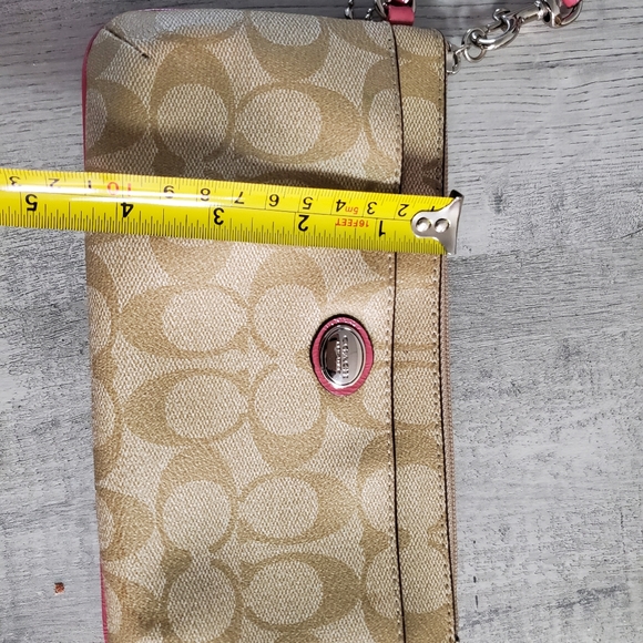 Coach tan & pink wristlet, outer pocket&zipper, inside 2 pockets, 6 cc slots. - Picture 7 of 8
